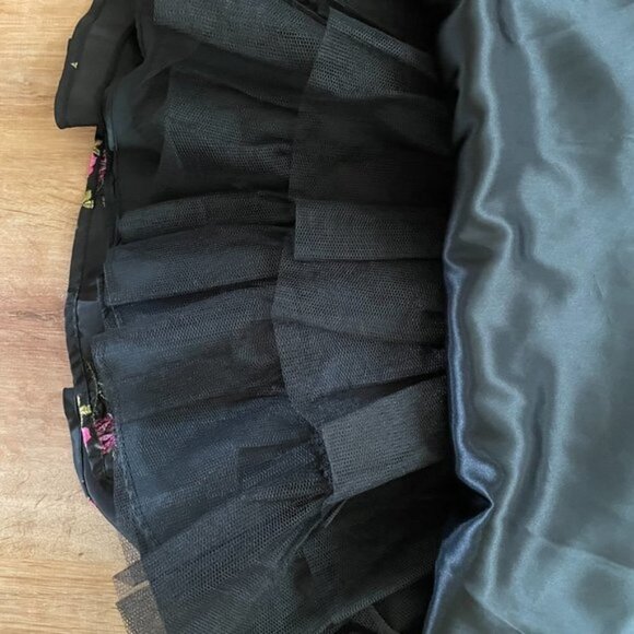 Betsey Johnson EVENING COLLECTION Size 0 Black satin dress with pink embroidered - Picture 6 of 12